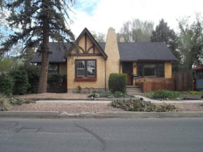 Charming Tudor Cottage w/ Hot Tub